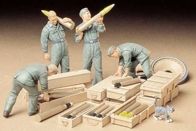 Huvudbild GERMAN TANK AMMO-LOADING CREW. SKALA 1/35