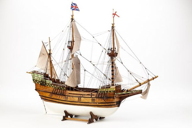 Huvudbild MAYFLOWER. KOMPLETT BYGGSATS MED TRÄSKROV. ...
