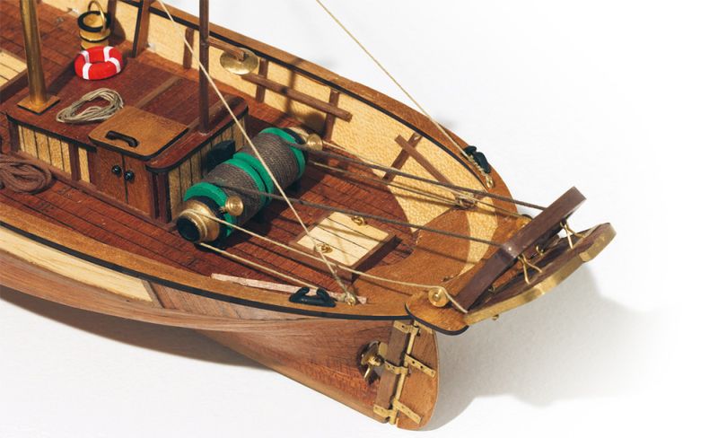 FISKEBÅTEN PALAMOS TRÄBYGGSATS I SKALA 1/45